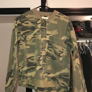 Buckle camo jacket